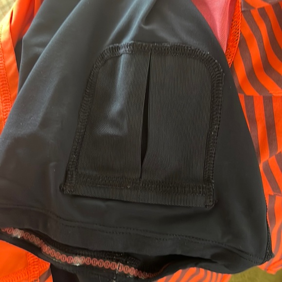 Lululemon Pace Setter Skirt. Bright orange and inkwell sea stripe. Size 2 - Picture 10 of 10